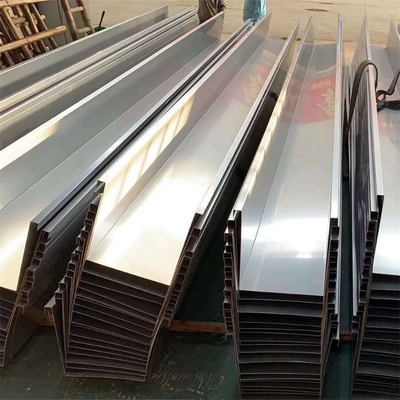 La grondaia del tetto di dimensione della grondaia 304 1.5*900mm dell'acqua di acciaio inossidabile ha laminato a freddo le forme differenti del nastro luminoso
