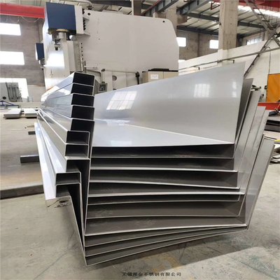 Una grondaia di 304 tetti di acciaio inossidabile ha personalizzato di superficie 2B della grondaia 1.5*1219mm dell'industria di forme laminata a freddo