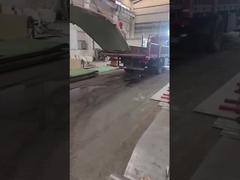 La piastra in acciaio inossidabile viene caricata nel camion