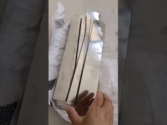 Display di piccoli fogli di acciaio inossidabile